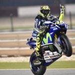 valentino-rossi-s-amuse-et-gagne-encore-en-2015-jean-aignan-museau-85259-12-v4zoom.jpg